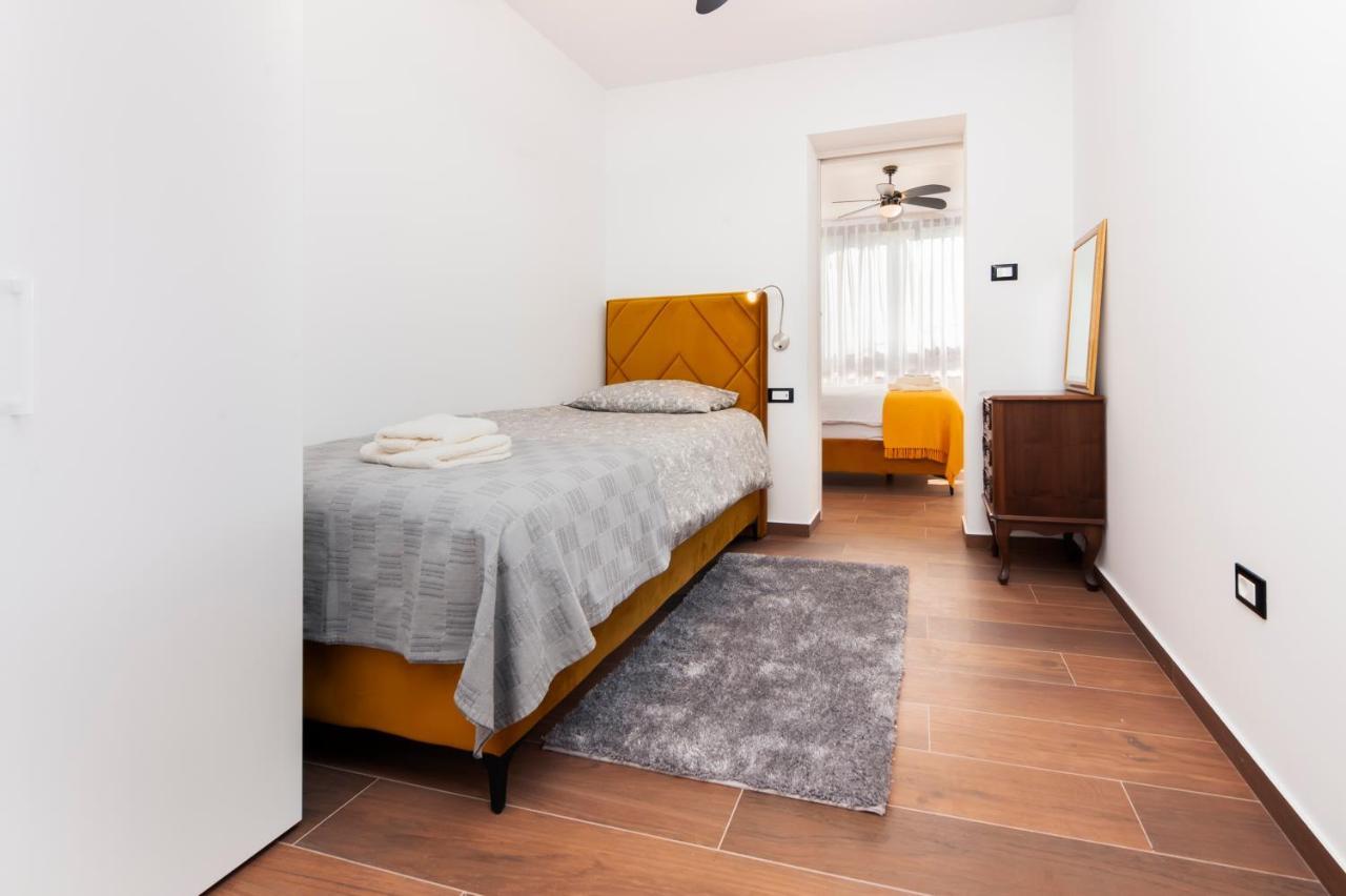 Apartments Sanja Rovinj Bagian luar foto